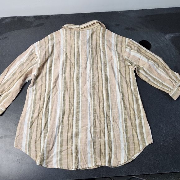 NWT  Women's Button Down Shirt from Unique Spectrum - Picture 5 of 8